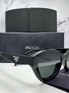 New PRADA Sunglasses Black Butterfly Cat Eye Logo Symbole Logo New